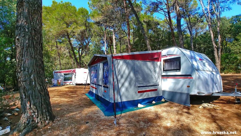 Caravans - campsite Baldarin