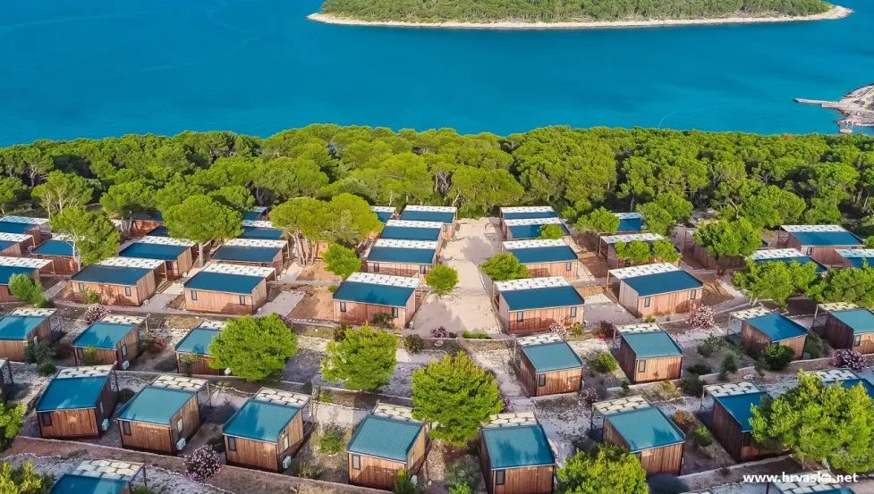 Domki mobilne i glamping - Obonjan Island Resort 